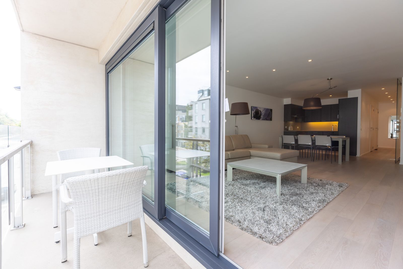 Modern, luxueus en ruim appartement met 2 slpk en 2 zonnige terrassen foto 4