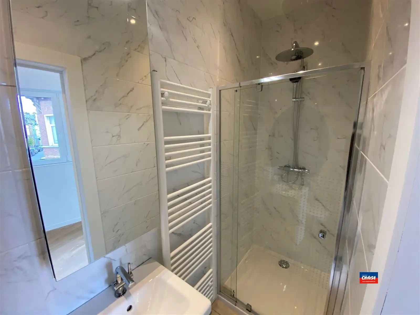 Verzorgde studio met aparte slaapkamer foto 9