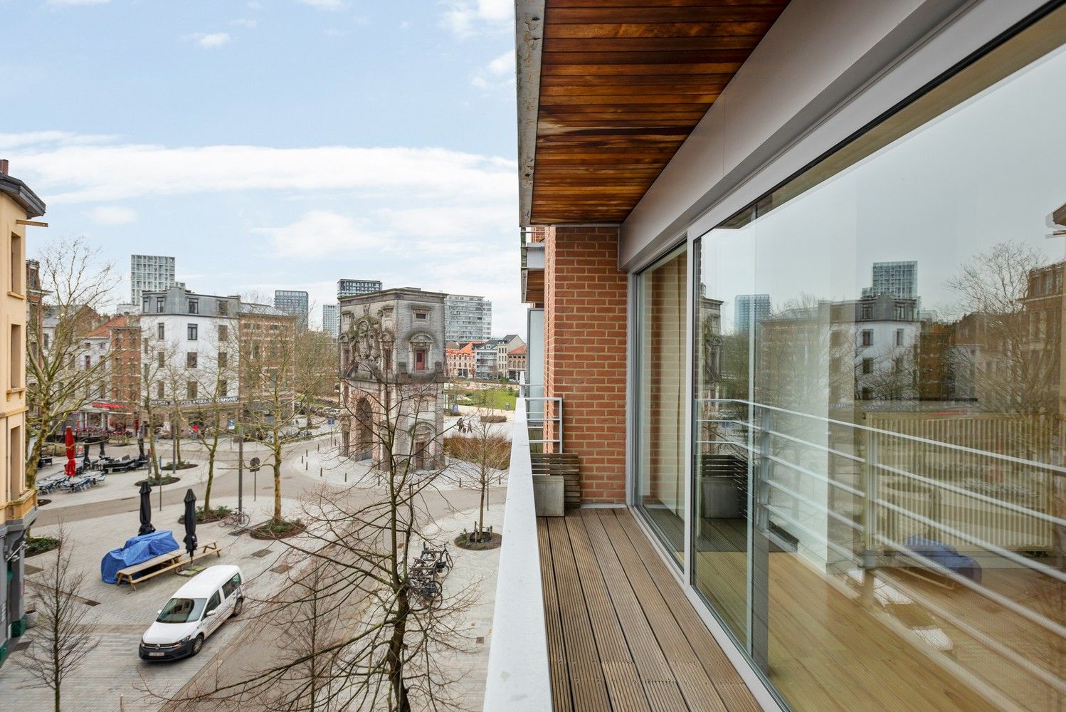 Instapklaar appartement  met 2 slaapkamers en terras in residentie "Vlaamse Poort" op het Zuid! foto {{pictureIndex}}