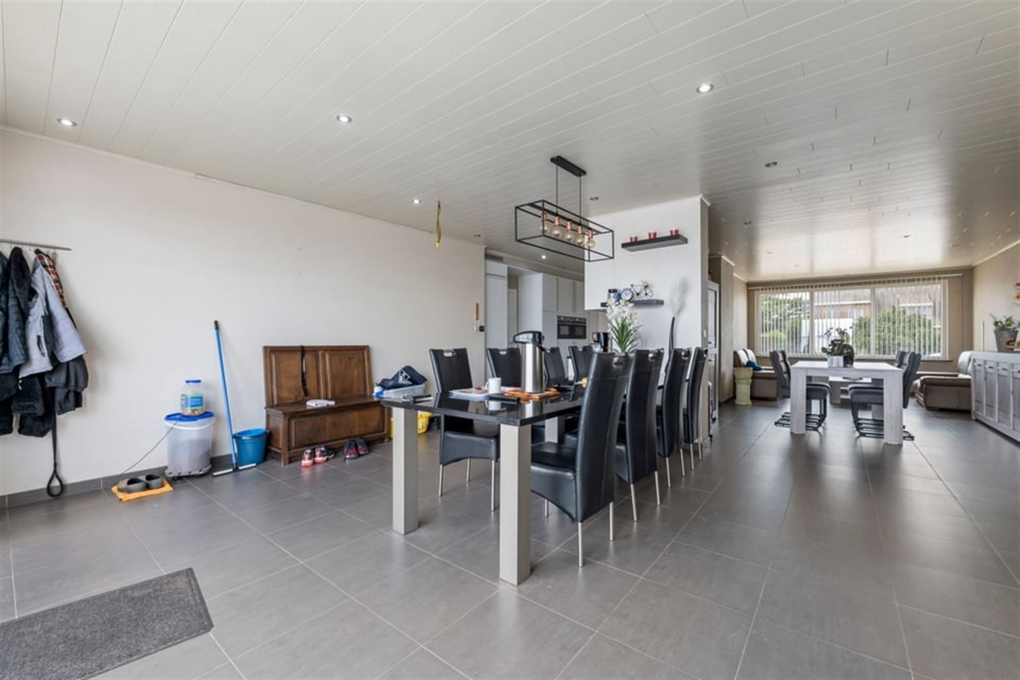 RUIME GEZINSWONIG MET VEEL POTENTIEEL EN EEN RUIME GARAGE IN SINT-TRUIDEN  foto 15