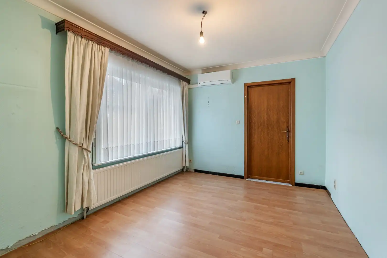 Halfvrijstaande woning op een perceel van 7a31ca, met aparte bureelruimte en inpandige garage! foto 12