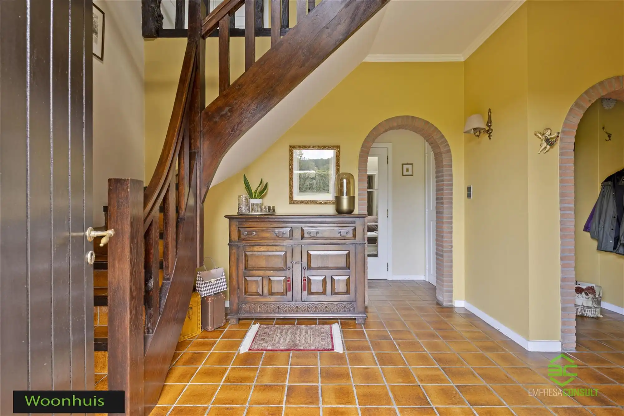 Ruime woning met 8 slpk + 1 magazijn op 21a 24ca! foto 3