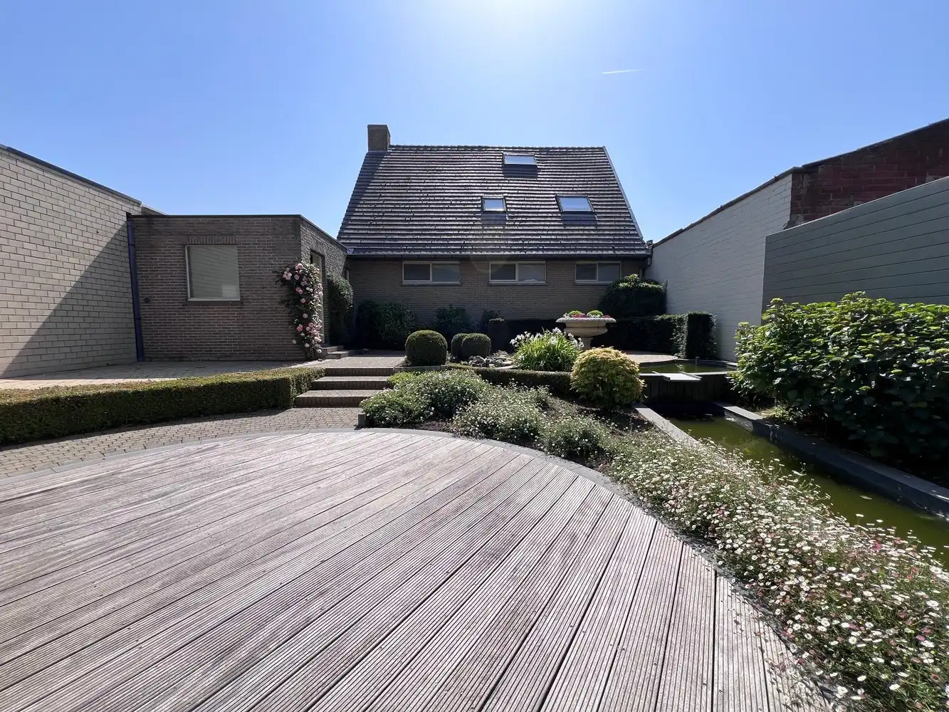 Instapklare woning met 5 slaapkamers en praktijk/kantoorruimte foto 25