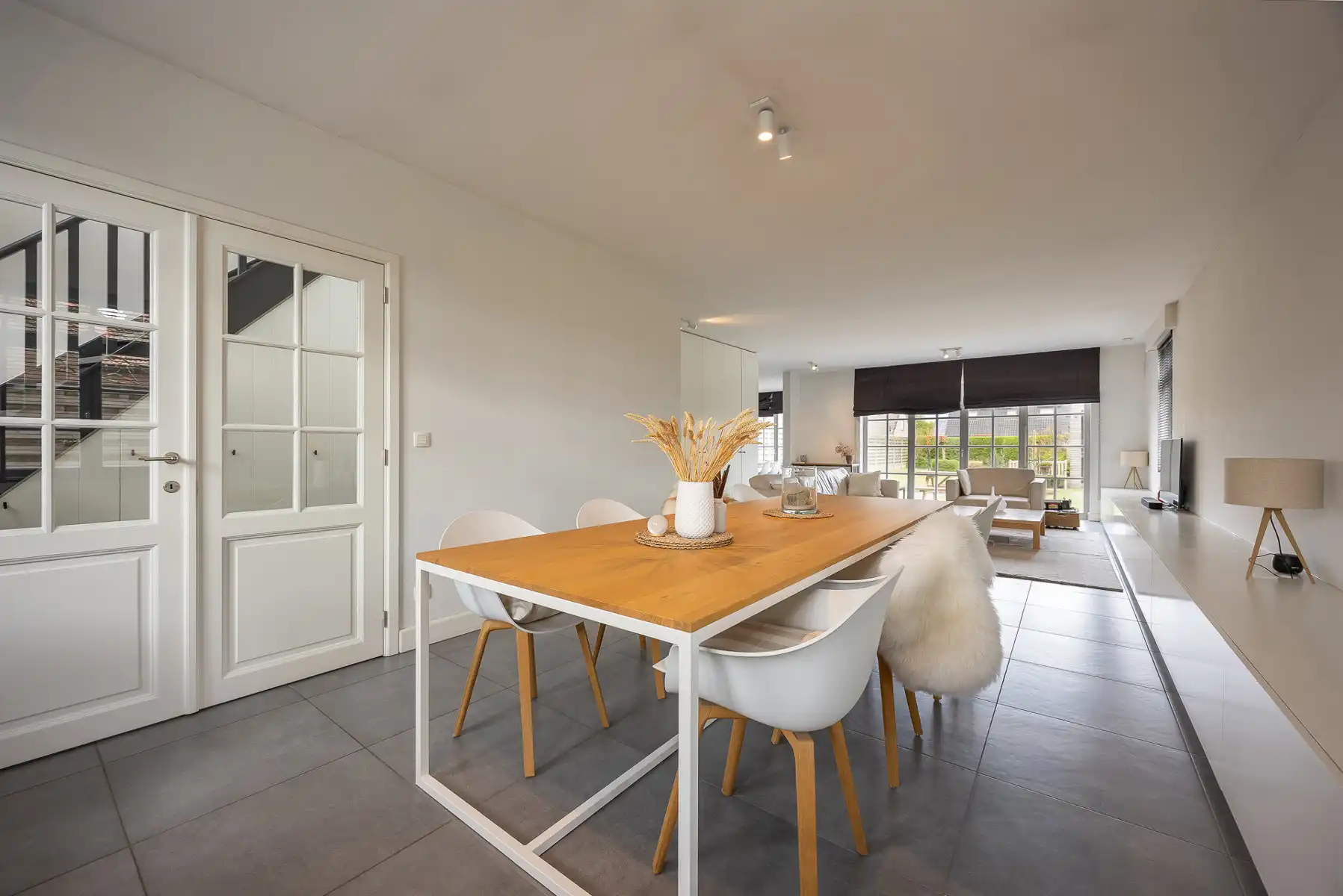 Ruime gezinswoning met tuin en 3 slaapkamers. foto 5