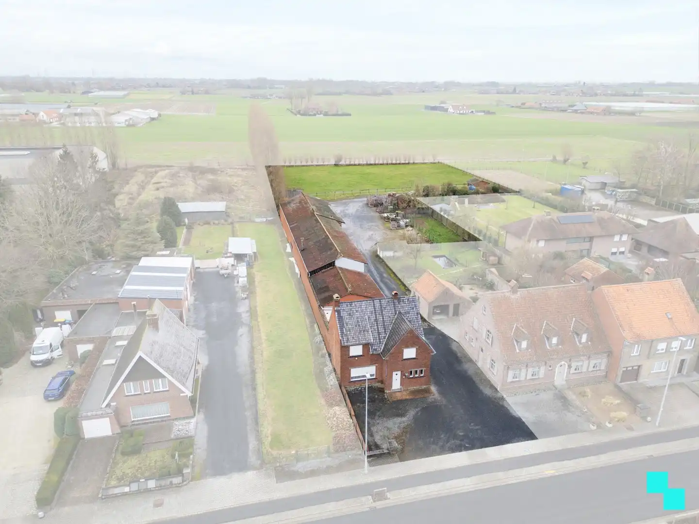 (Bedrijfs)woning met mogelijkheid tot ambachtelijke bedrijvigheid en nijverheid op de grens Izegem / Sint-Eloois-Winkel foto 2