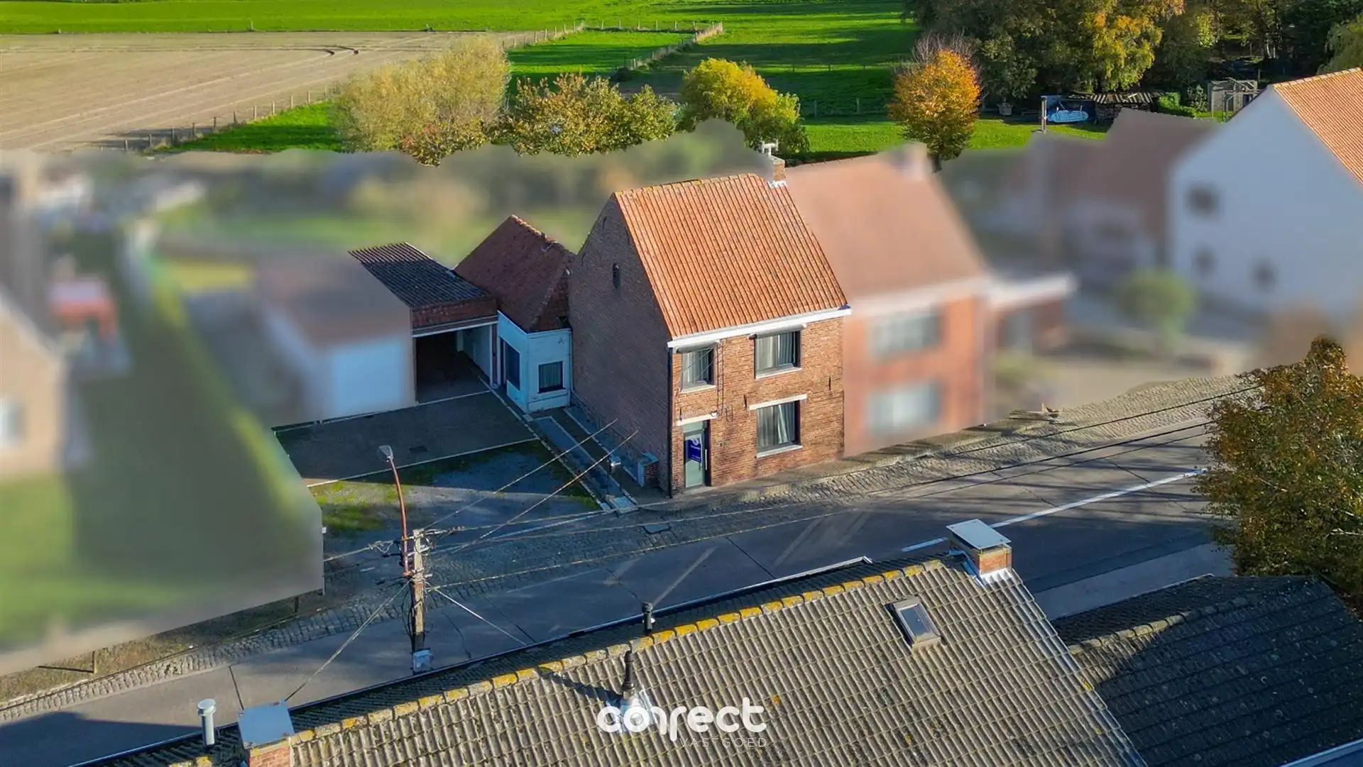 Halfopen bebouwing met ruime oprit, garage, carport en 3 volwaardige slaapkamers. foto 15