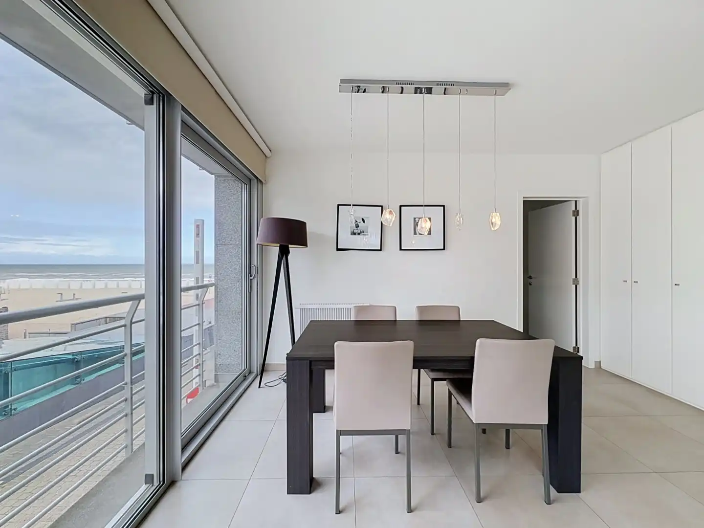 Zongericht appartement met zijdelings zeezicht te Sint-Idesbald. foto 3