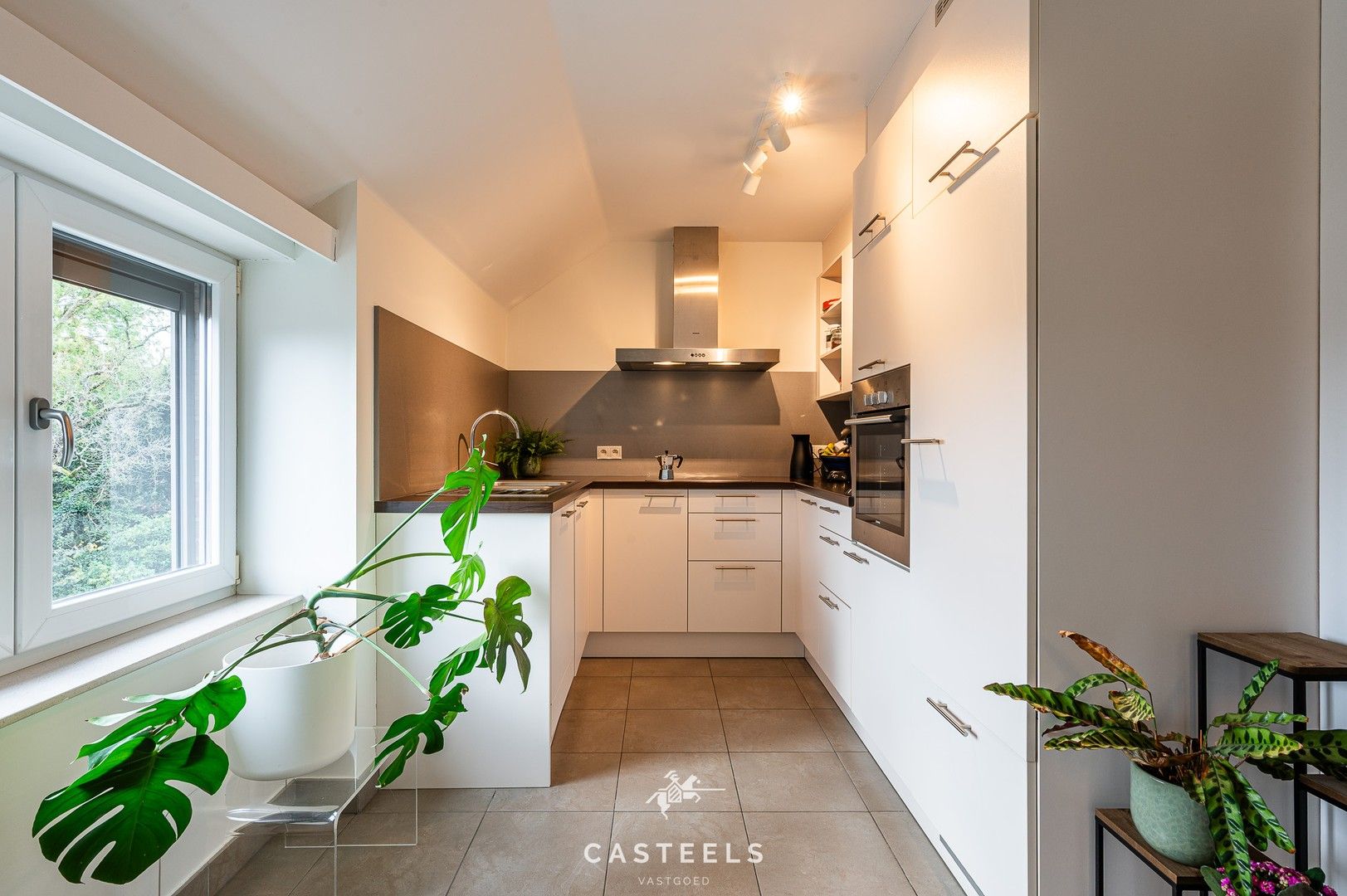 Lichtrijk en instapklaar appartement met garage te koop foto 9