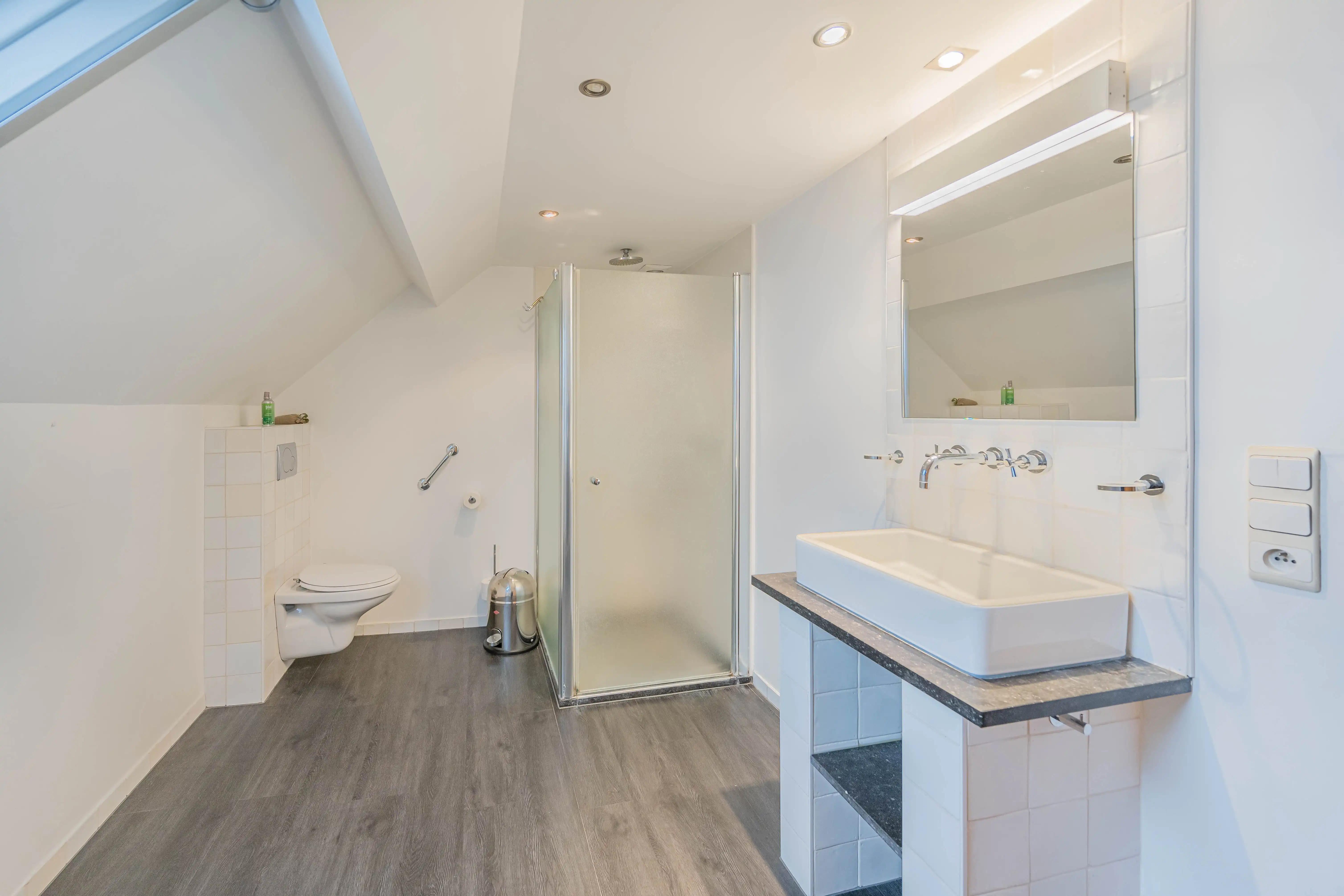 Ruime woning met 5 slaapkamers, inpandig magazijn en tuin foto 21