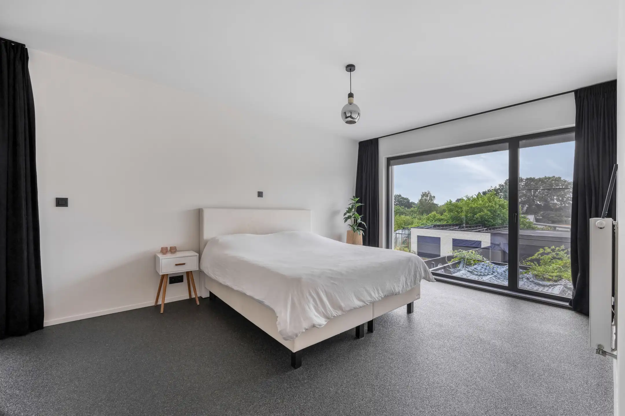 Moderne woning met tuin en bijgebouw in rustige wijk foto 17