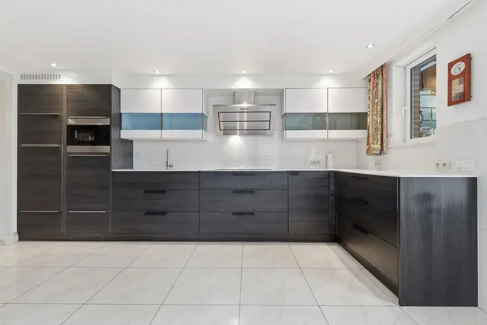 INSTAPKLARE WONING MET TWEE GARAGES IN TONGEREN foto 14