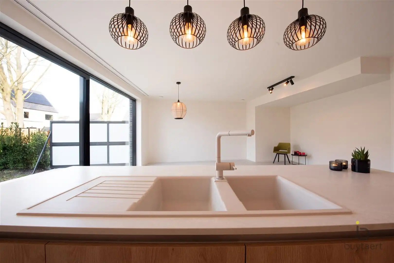 Nieuwbouw gelijkvloers appartement met twee slaapkamers, een tuin en een garage. foto 12