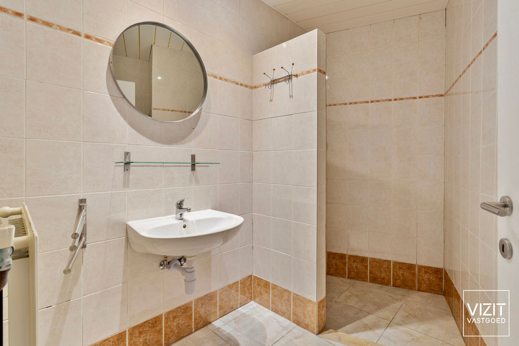 Gelijkvloers appartement met ruime koer te centrum Ninove foto 13