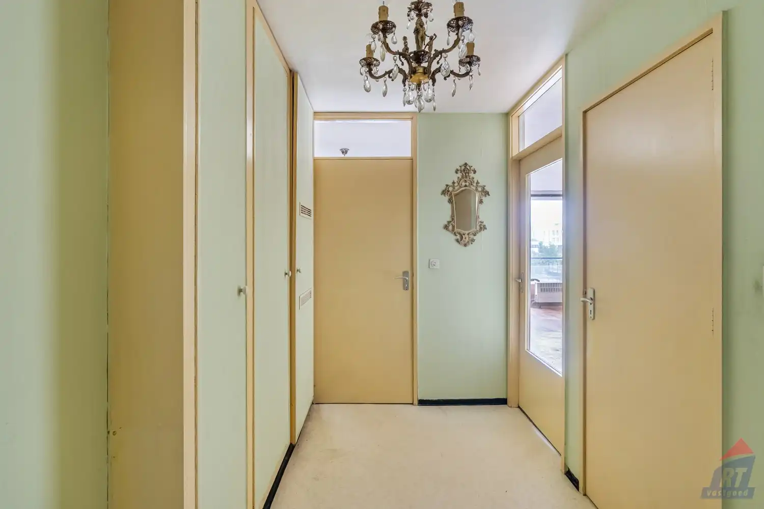 Te moderniseren, gunstig gelegen appartement met 2 slaapkamers en autostaanplaats foto 12