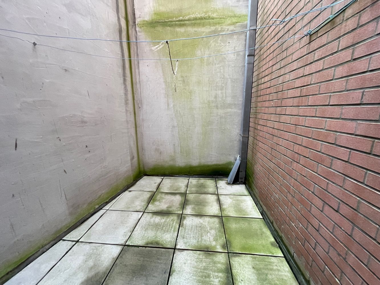 Ruim zonnig appartement met drie slaapkamers, twee badkamers en terras in een gebouw op de Markt. foto 21