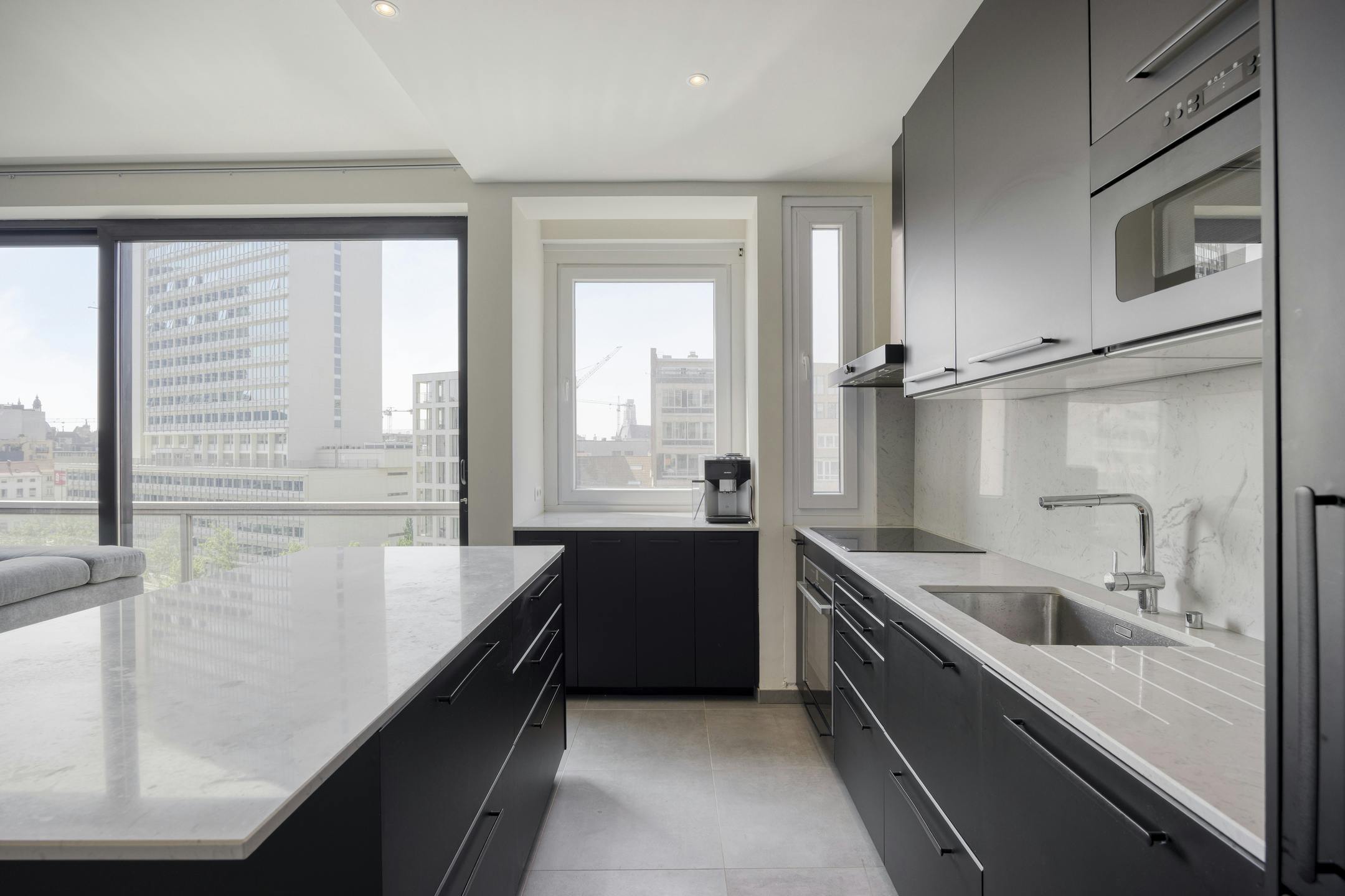 Uniek appartement met 3 slaapkamers te koop in Antwerpen foto 8