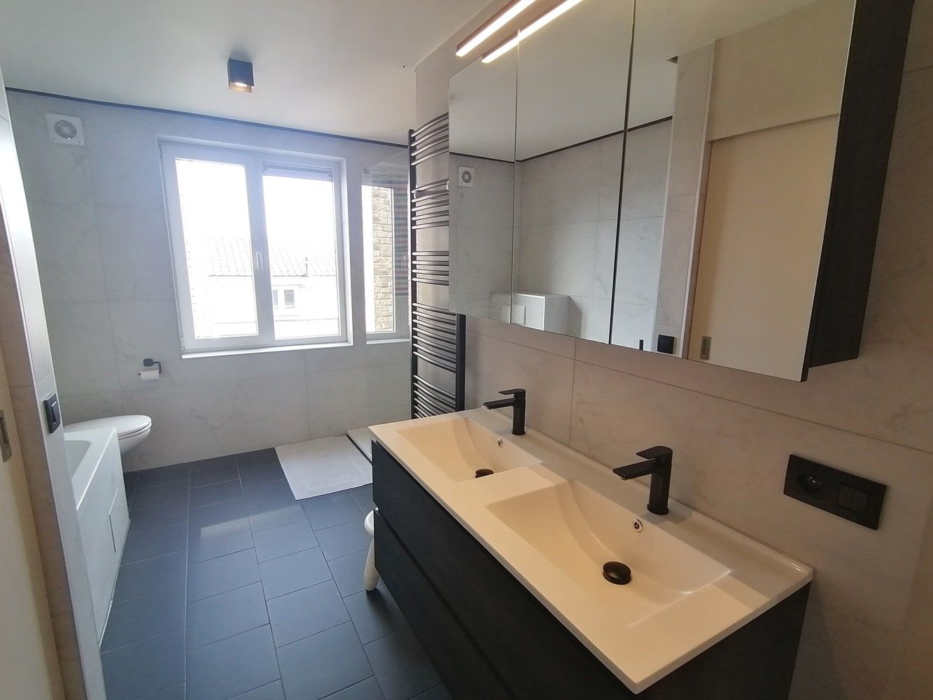 Te koop: modern duplexappartement met groot terras in Middelkerke foto 4
