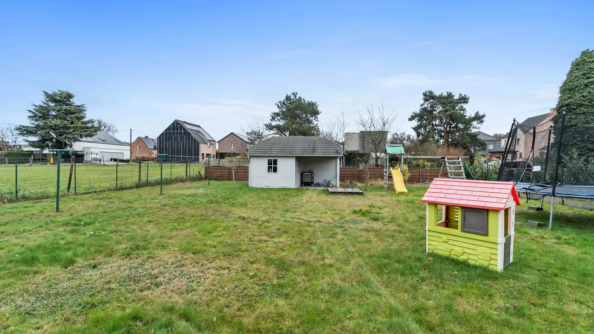 Vrijstaande woning met tuin en inpandige garage foto 5