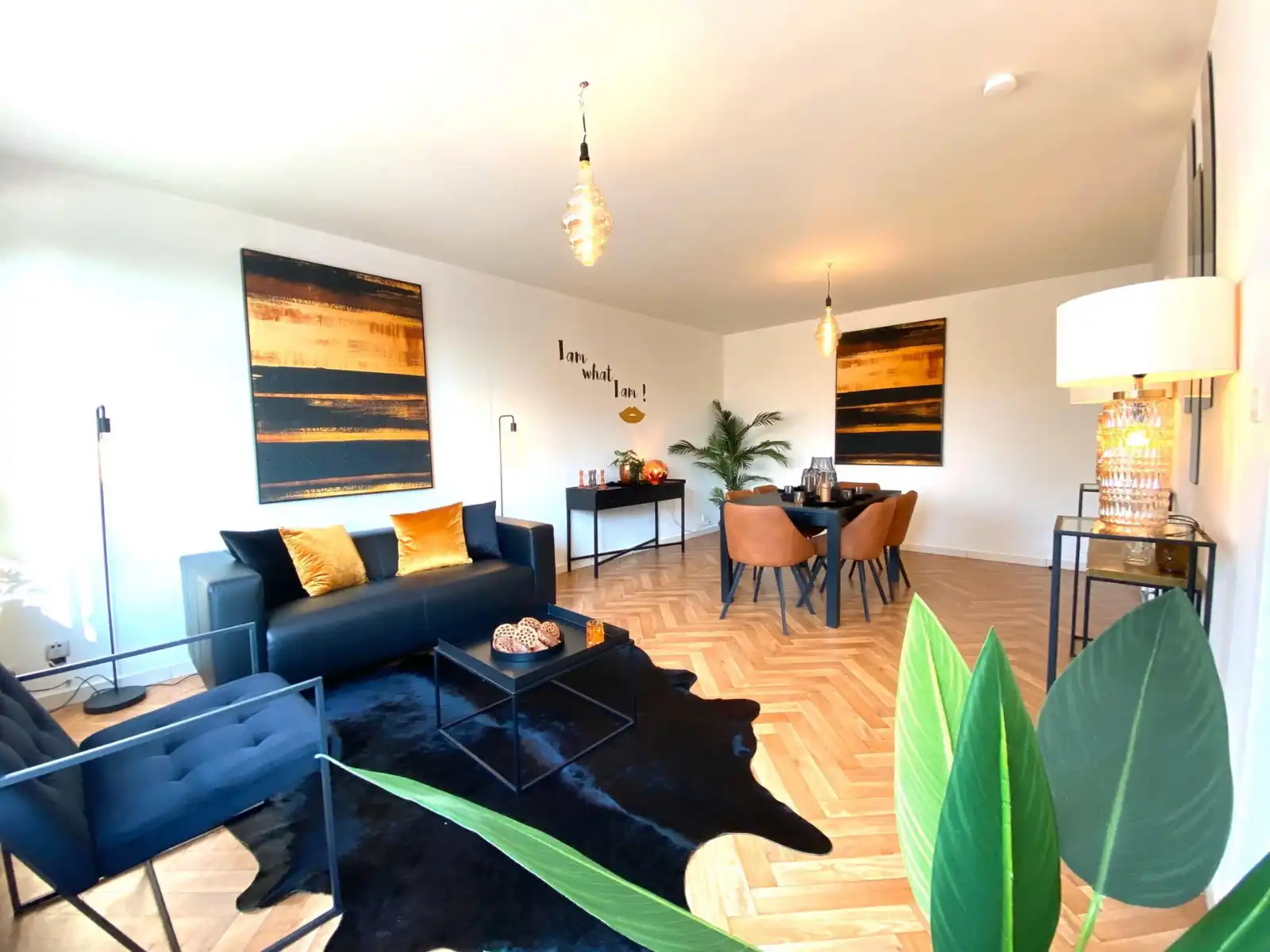 Instapklaar gelijkvloers appartement met garage ! foto {{pictureIndex}}