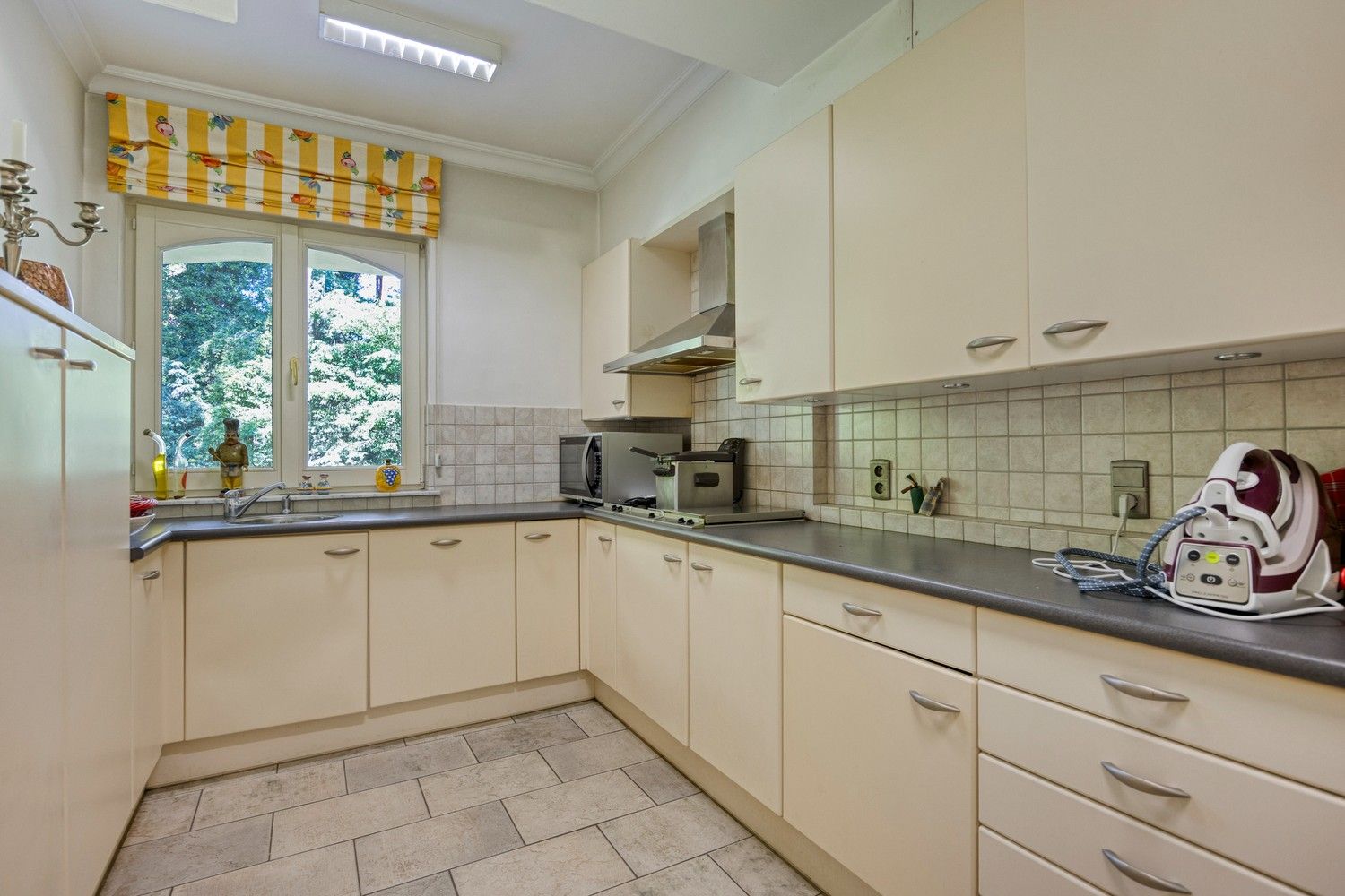 Exclusieve, royale villa in prestigieuze villawijk te Maasmechelen foto 19