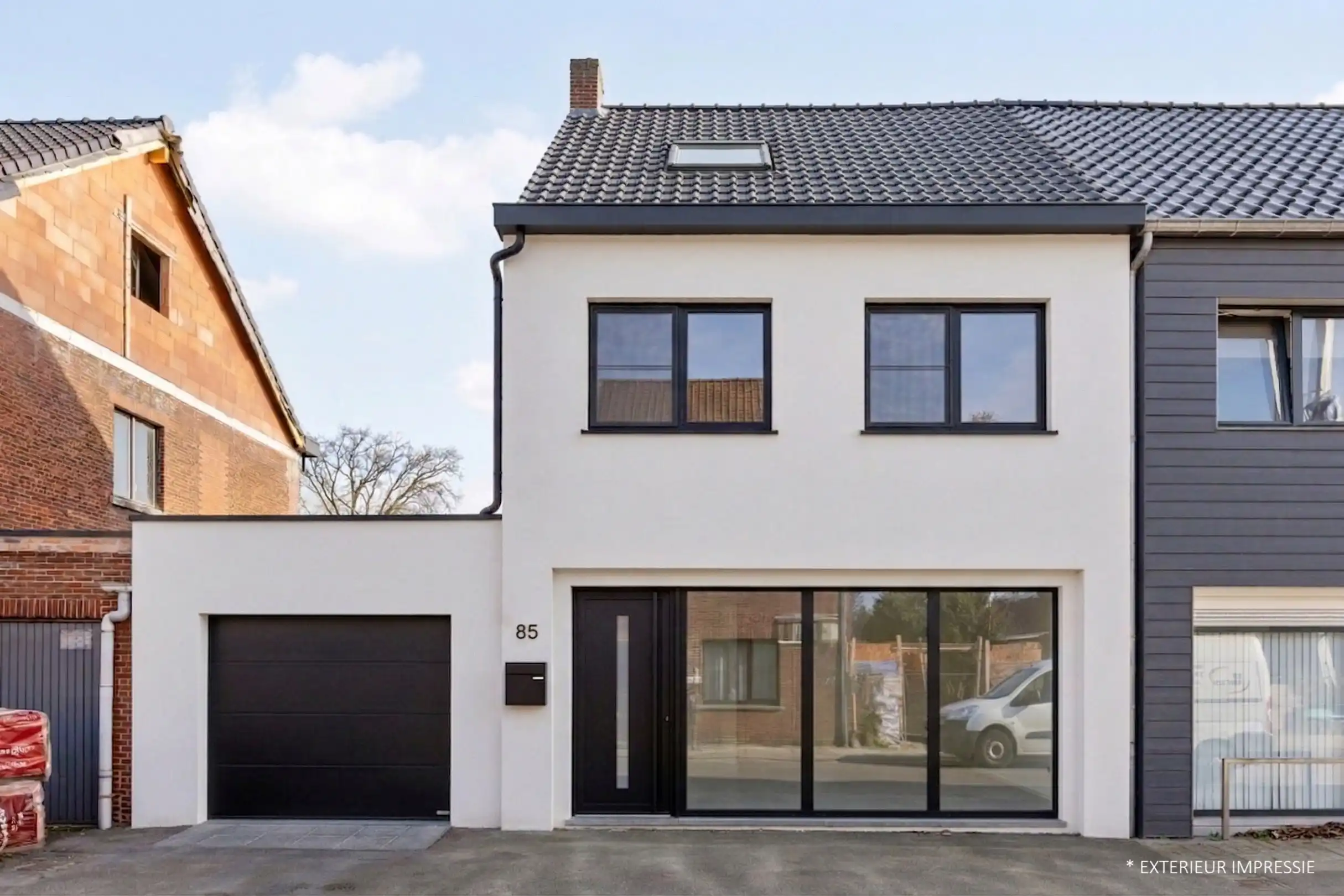 Ruime gezinswoning met vijf slaapkamers, 239 m² bewoonbare oppervlakte en zonnige tuin  foto {{pictureIndex}}