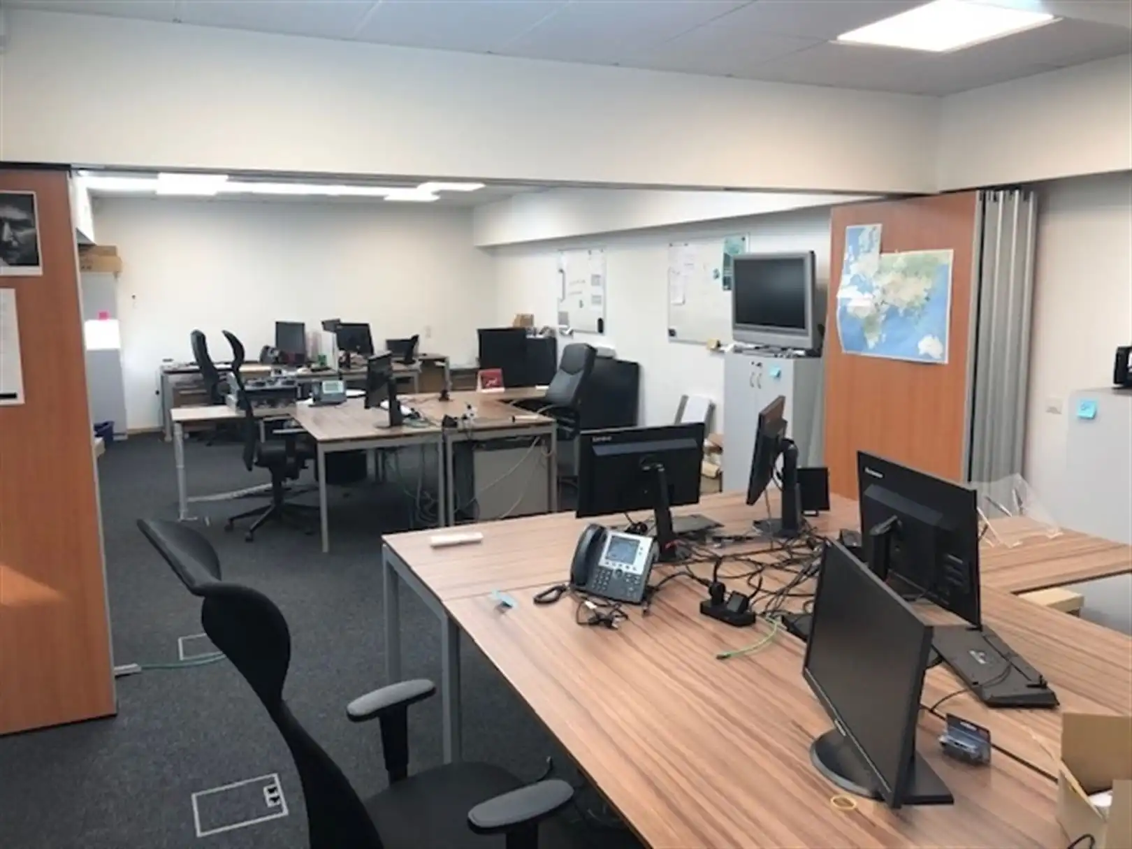 Kantoor te huur aan de op- en afrit van Sint-Job foto 12