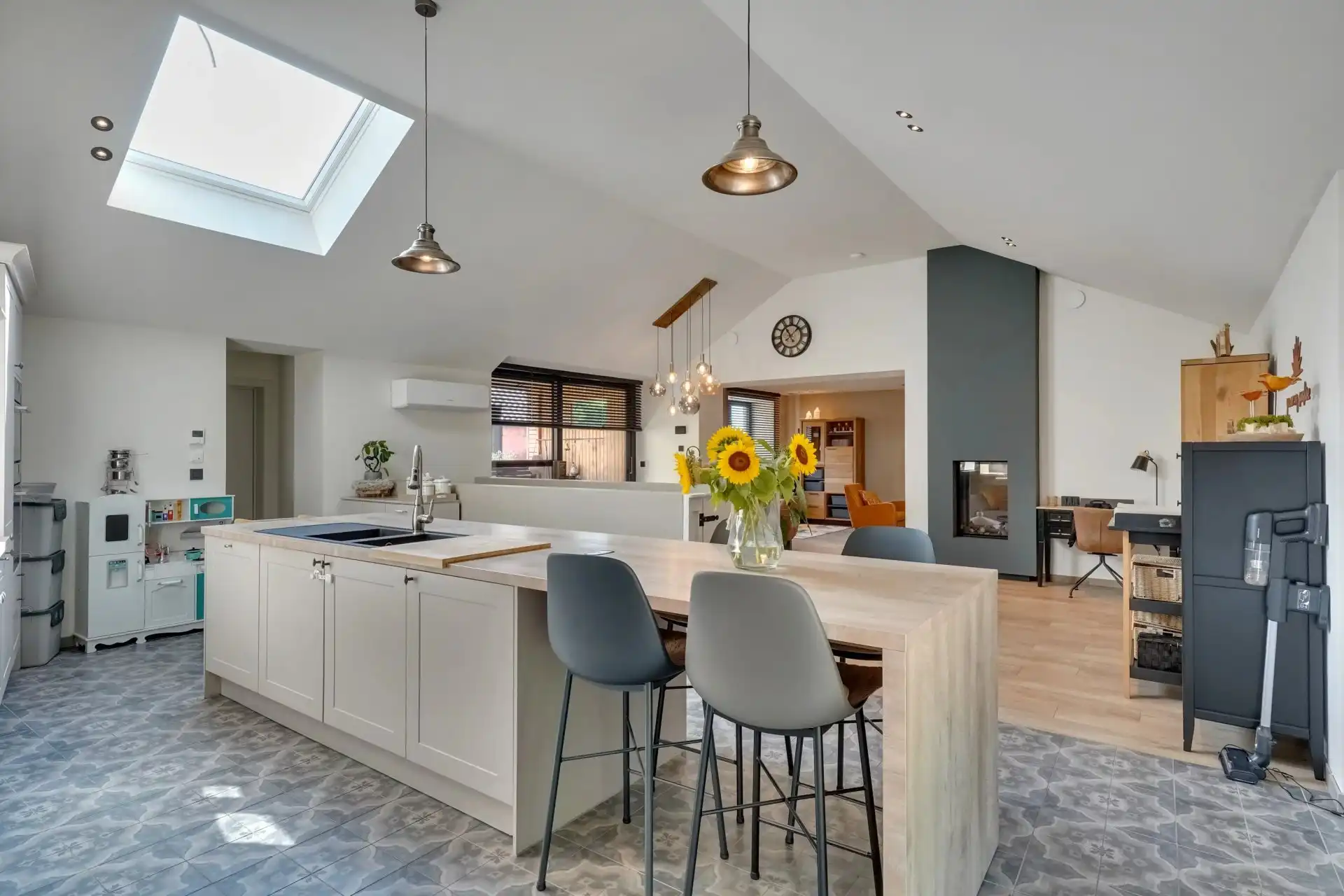 Gerenoveerde gezinswoning met 3 ruime slaapkamers foto 6