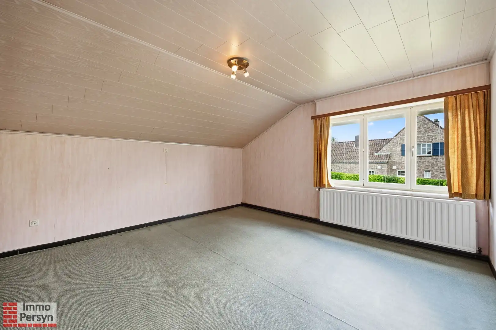 Karaktervolle renovatiewoning met achteruitweg te Messelbroek foto 15