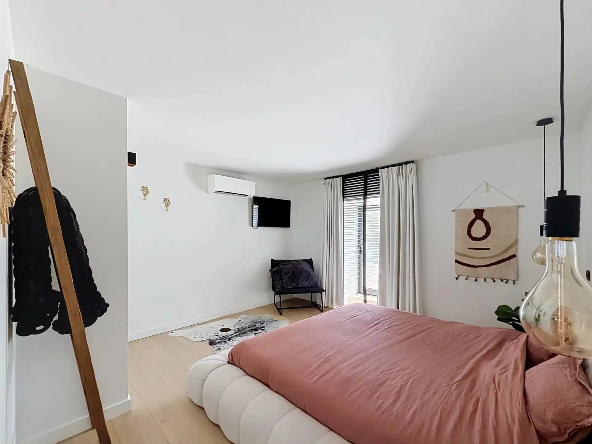 Zeer ruime villa voorzien van alle luxe met 3, mogelijk 5 slaapkamers en 2 badkamers foto 33