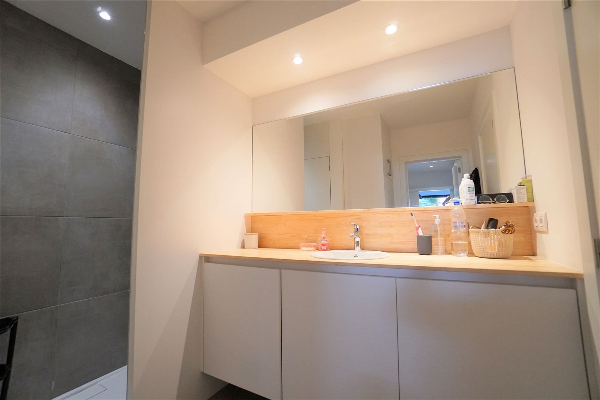 Gelijkvloers appartement met 1 slaapkamer en garage foto 9