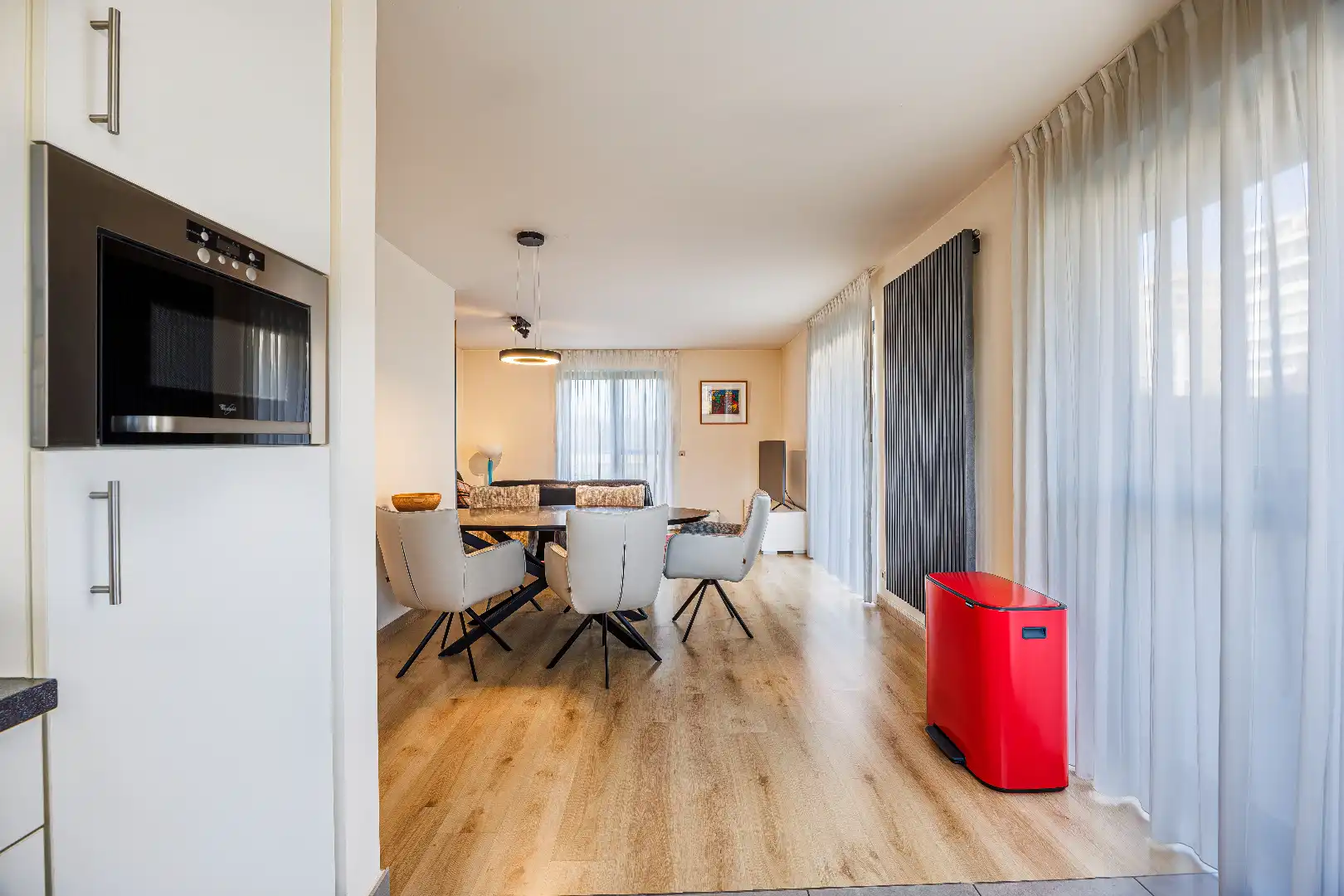 Gelijkvloers appartement met uitzonderlijk zonnig terras en zicht op natuurgebied, op een boogscheut van de zeedijk te Heist. foto 4