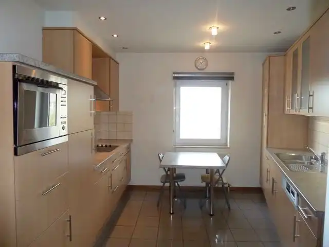 Genk, Jan Habexlaan 7 bus 22: Ruim en degelijk appartement appartement met 2 slaapkamers, ondergrondse autostaanplaats en zuidgericht terras. foto 4