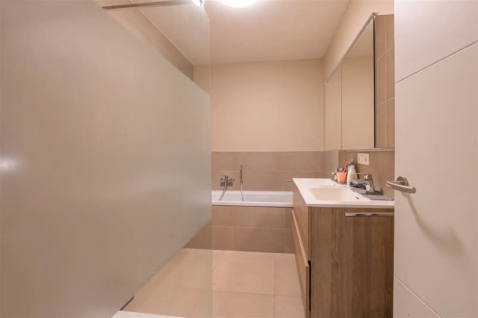 Recent appartement, rustig gelegen, doch op 200m van centrum foto 17
