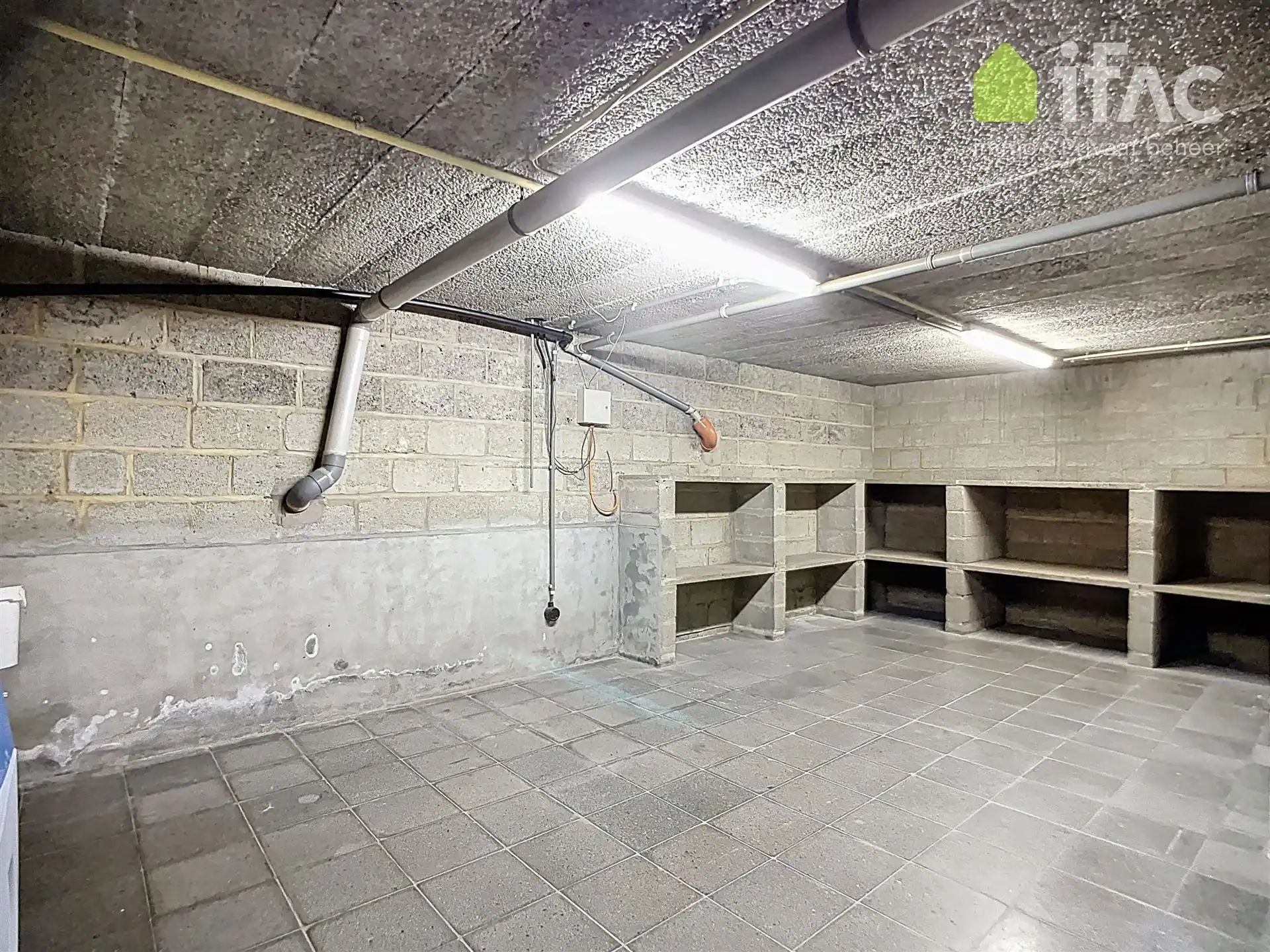 Heel ruime woning met 4 slpks, leefveranda, 54 zonnepanelen foto 27