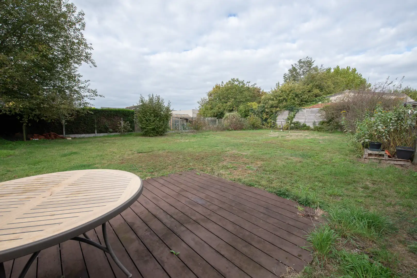 Halfopen bebouwing met 2 slaapkamers op groot perceel van 1305 m² foto 13