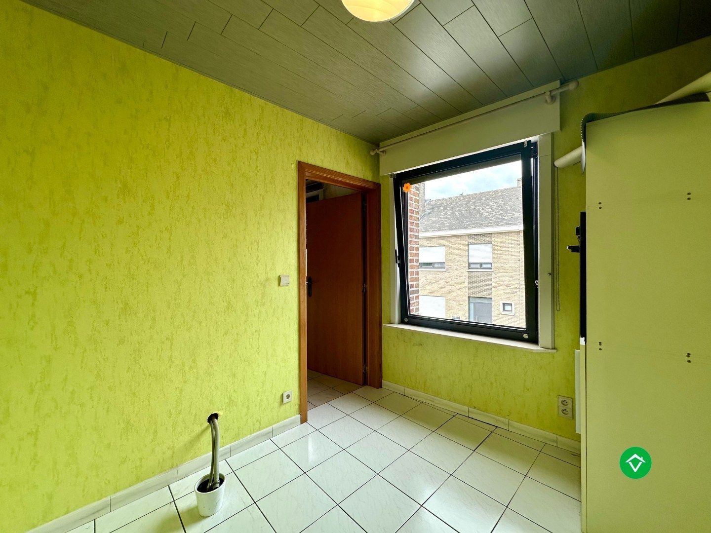 Ruim duplexappartement met terras en garage nabij centrum Roeselare foto 7