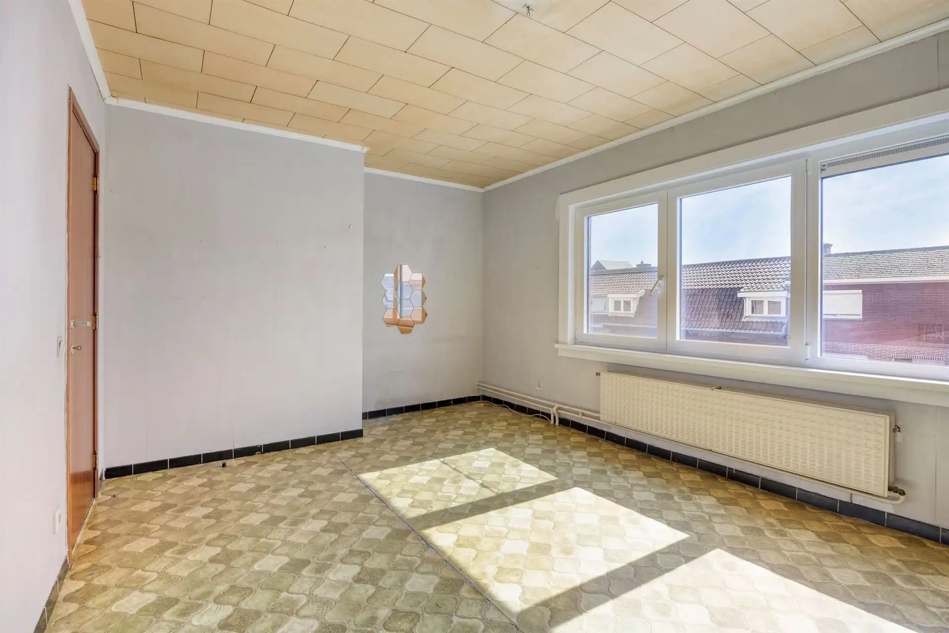 Woning met 3 slaapkamers, terras en 7 garages.  foto 13