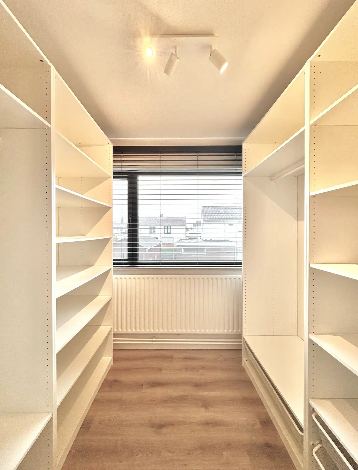 GERENOVEERDE WONING | 2 KAMERS | DRESSING |TUIN |GARAGE foto 22