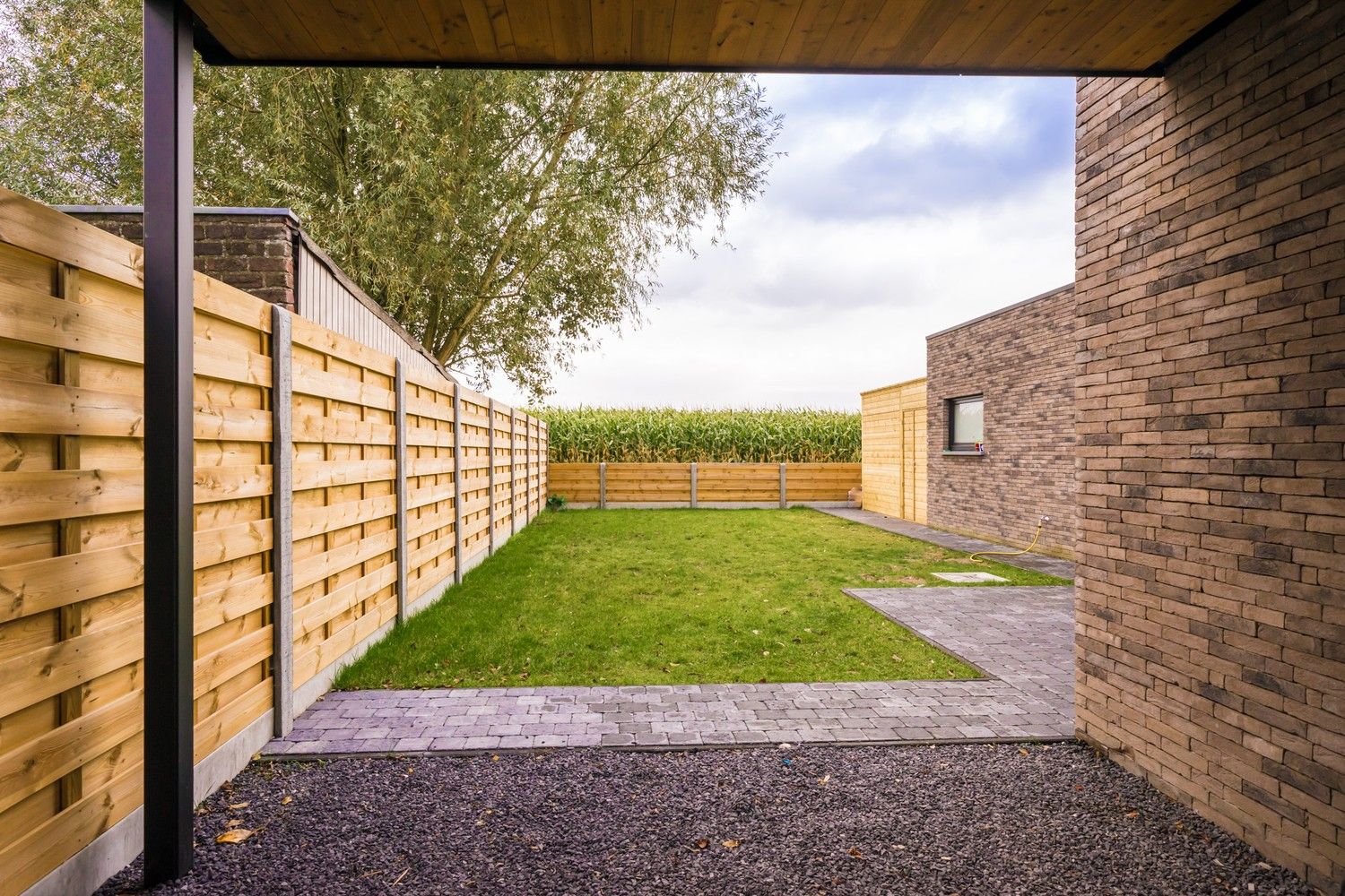 Gerenoveerde halfopen bebouwing met carport en mooi uitzicht foto 21