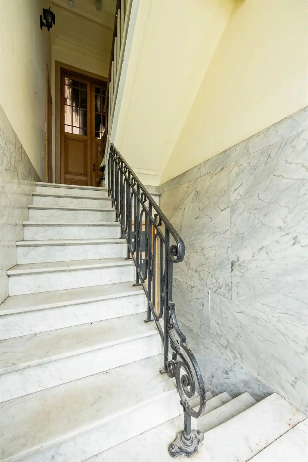 Uitzonderlijk ruime, statige herenwoning foto 12