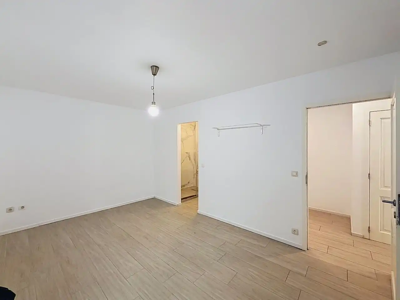 Buitengewoon ruim gelijkvloers appartement met 3 slaapkamers en hobbyruimte foto 21