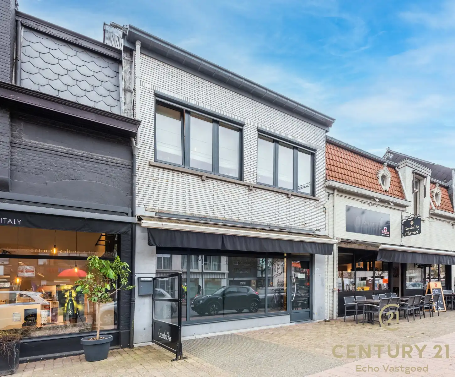 Handelszaak met gerenoveerde woonst op topligging  foto {{pictureIndex}}