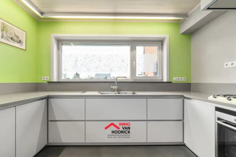 Instapklare woning met 3 slaapkamers, garage 72m² en carport 39m² !! foto 12