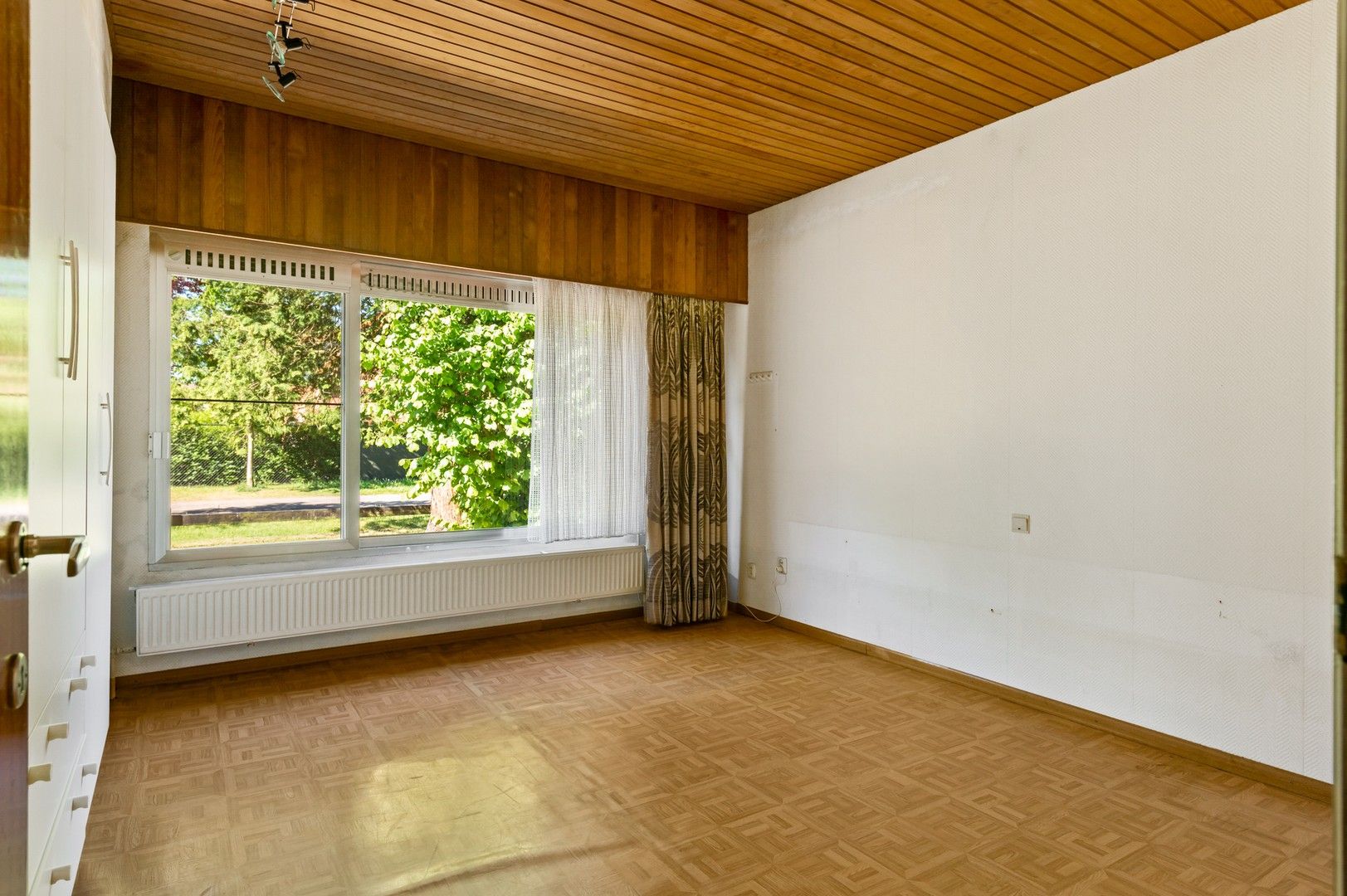 Vrijstaande woning met grote tuin in rustige buurt foto 10