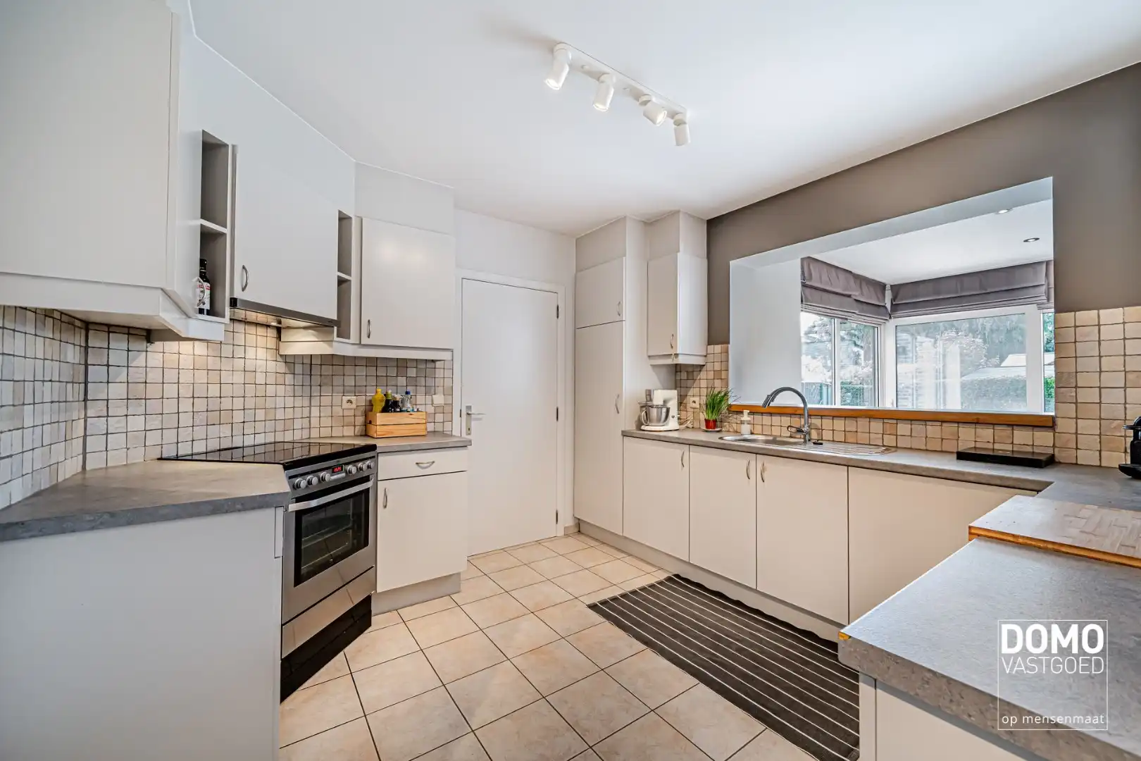 ZUIDWESTELIJK GEORIËNTEERDE DOORZONWONING MET LICHTRIJKE AANBOUW, GEZELLIGE TUIN EN RUIME GARAGE TE KURINGEN (HASSELT)  foto 8