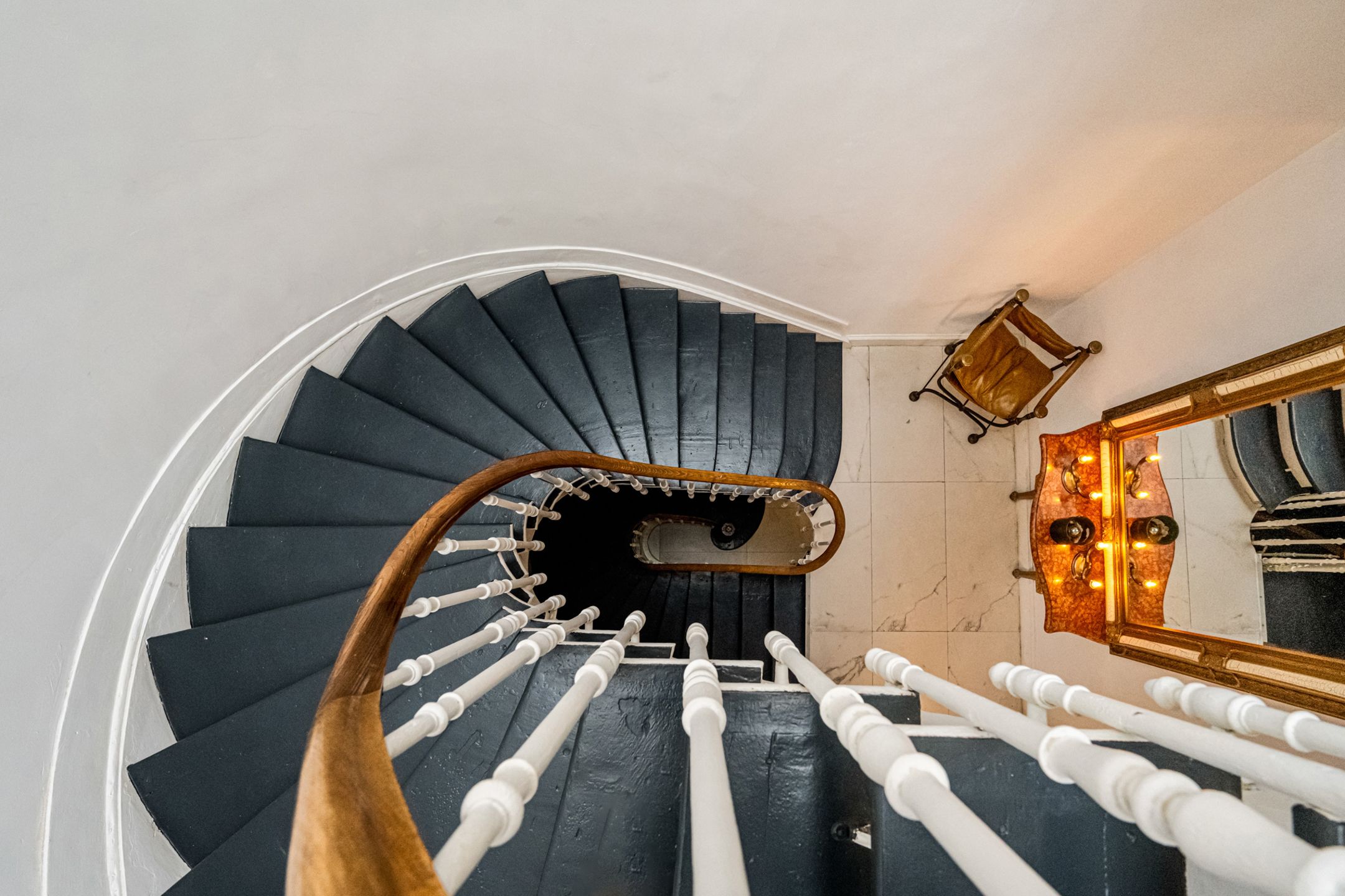 Exclusief gerenoveerd herenhuis in hartje Brussel foto 4
