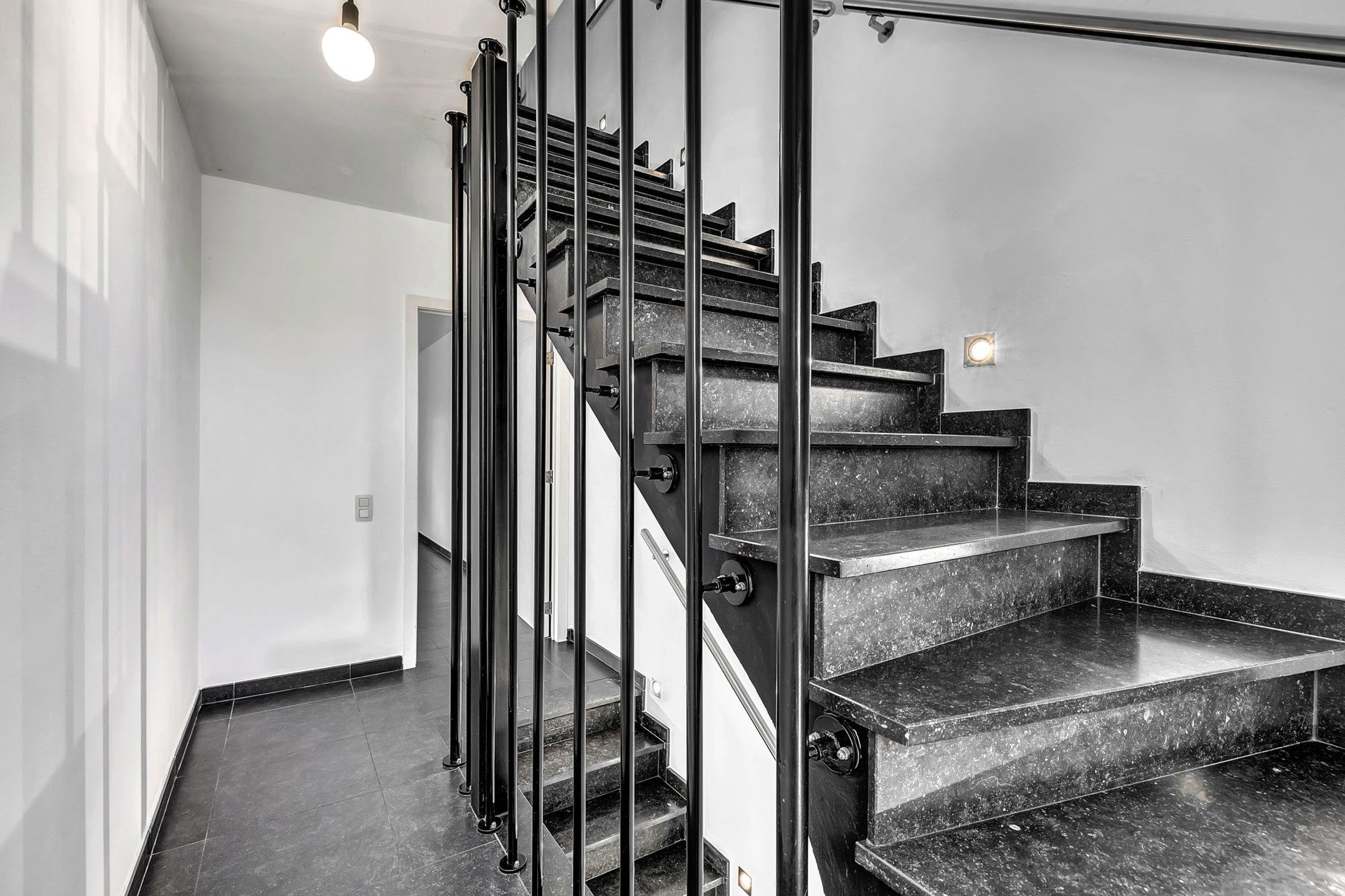 Ruime duplex met groot terras en garage foto 10