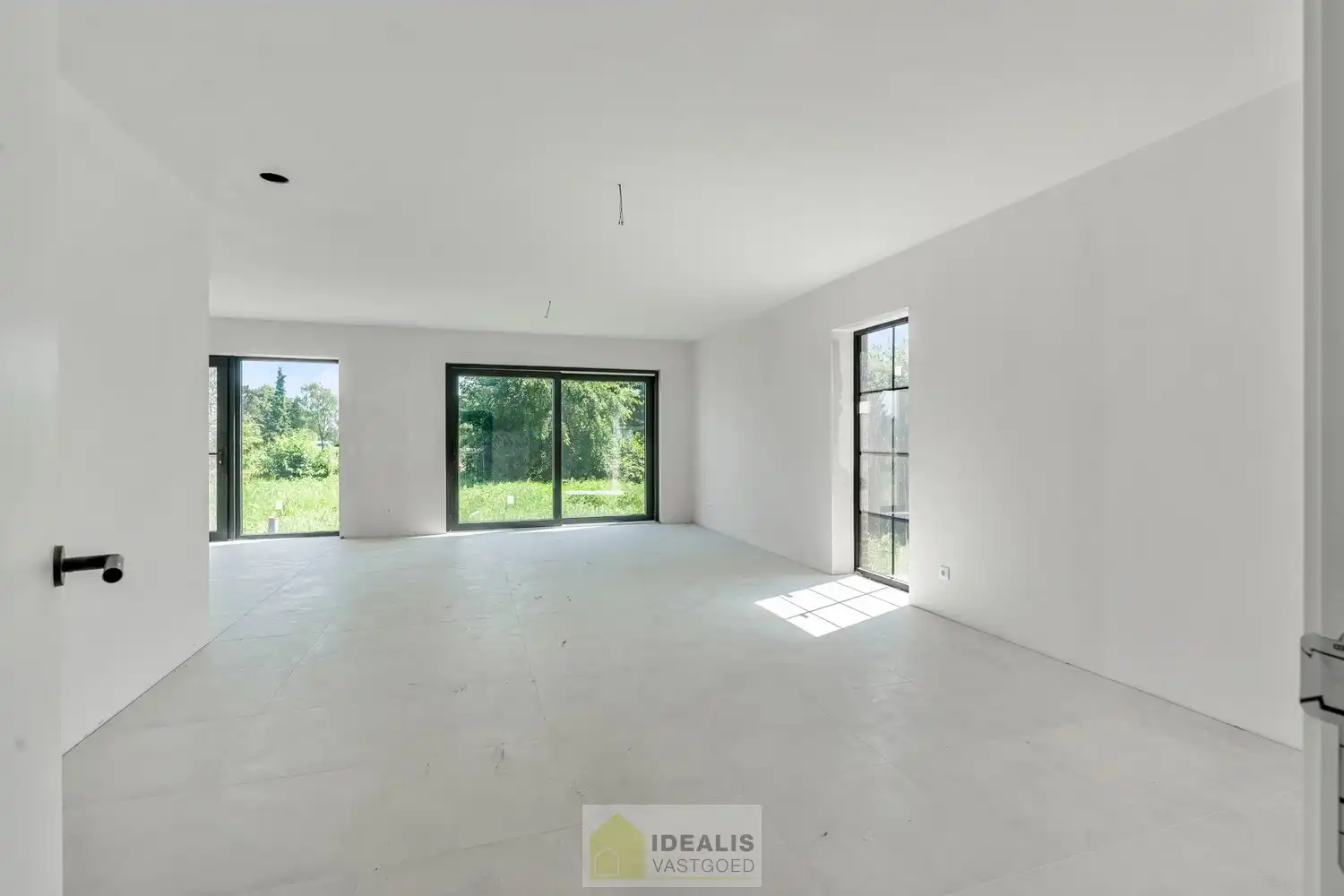 PRACHTIGE NIEUWBOUWWONING (GRONDAANDEEL €116.000,00 + 12% REGISTRATIERECHTEN EN CONSTRUCTIE € 277.000,00 + 21% BTW) MET EEN HEERLIJK LICHTRIJKE WOONKAMER MET OPEN KEUKEN MET AANSLUITEND BERGPLAATS, BUREEL, INPANDIGE GARAGE, 3 SLAAPKAMERS, EEN RUIME BADKAMER VOORZIEN VAN ALLE COMFORT! EEN HEERLIJK RUIM HUIS MET INPANDIGE GARAGE, EEN LEUKE TUIN, OP EEN GEGEERDE LOCATIE NABIJ HET CENTRUM VAN REPPEL! foto 10
