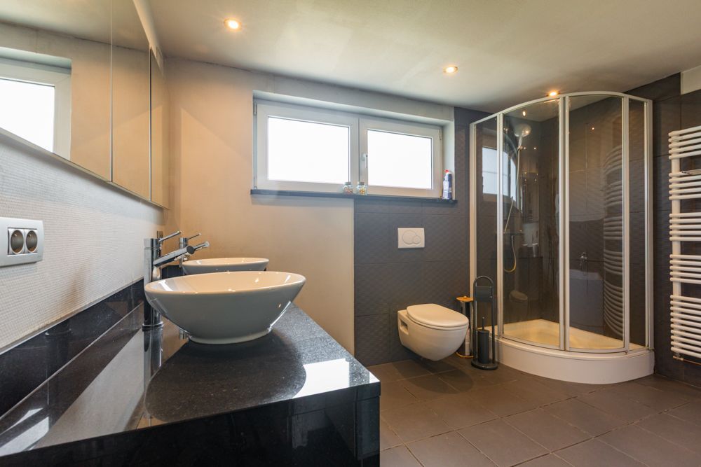 Villa met dubbele garage op interessante ligging foto 12