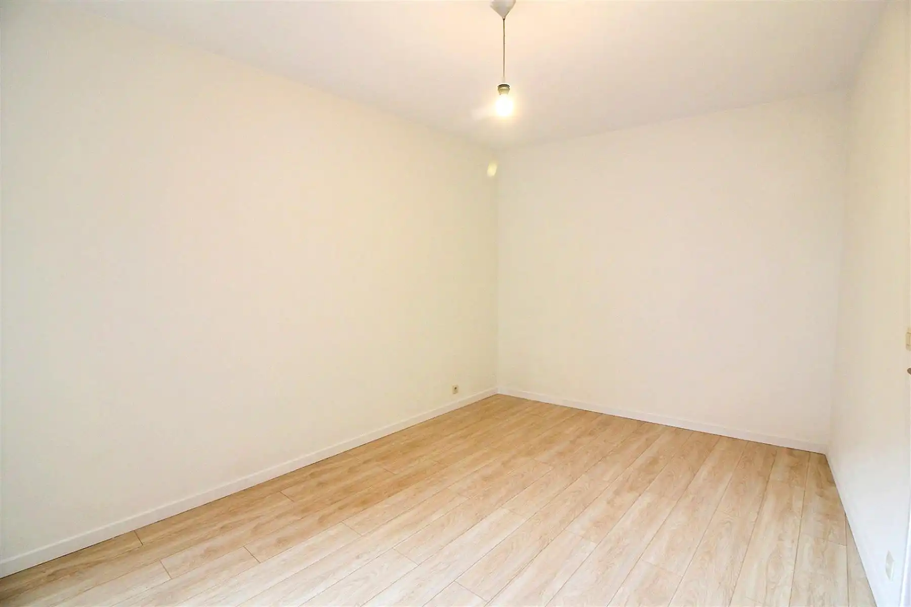 Lichtrijk éénslaapkamerappartement met terras in het centrum foto 7